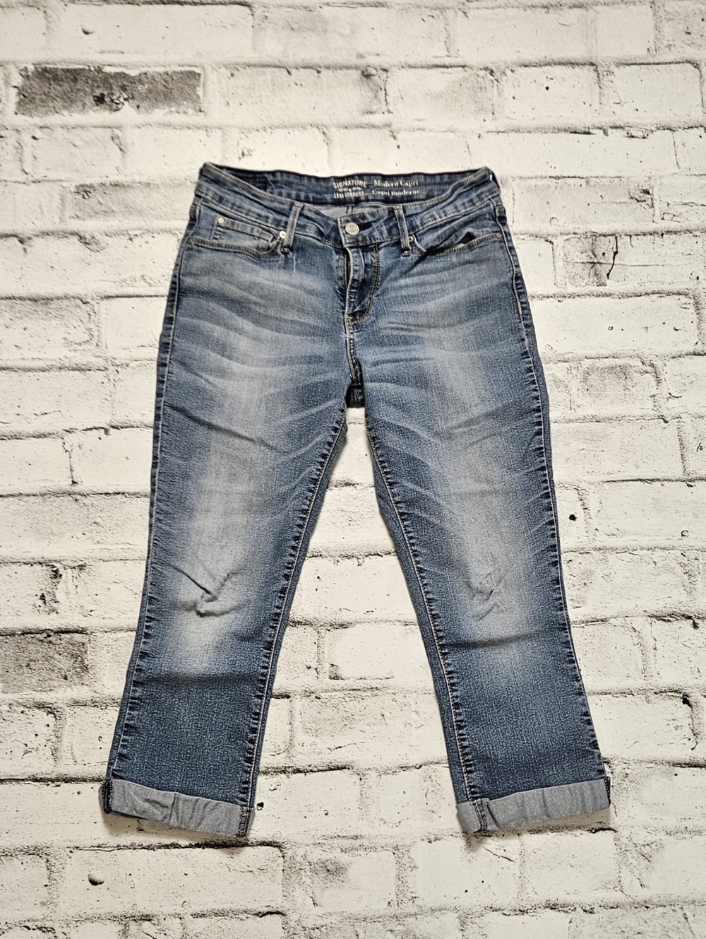 Levi’s Signature Modern Capri Jeans Size 6 Medium Wash Cuffed Denim